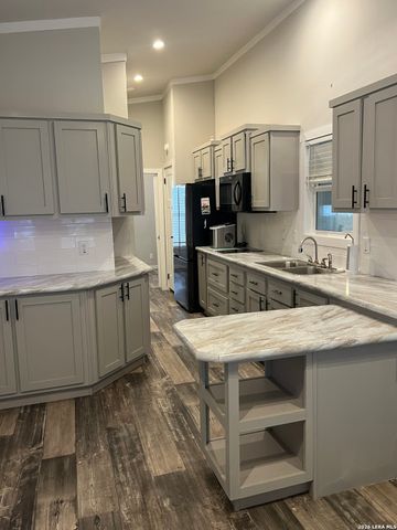 275 Siesta, Bandera, TX 78003