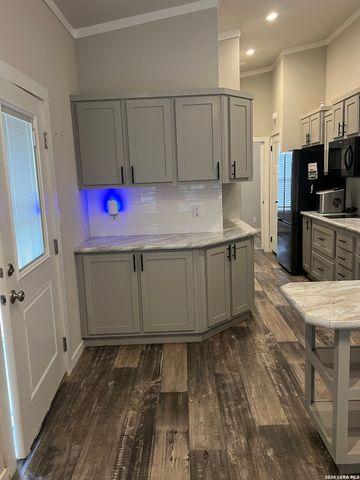 275 Siesta, Bandera, TX 78003