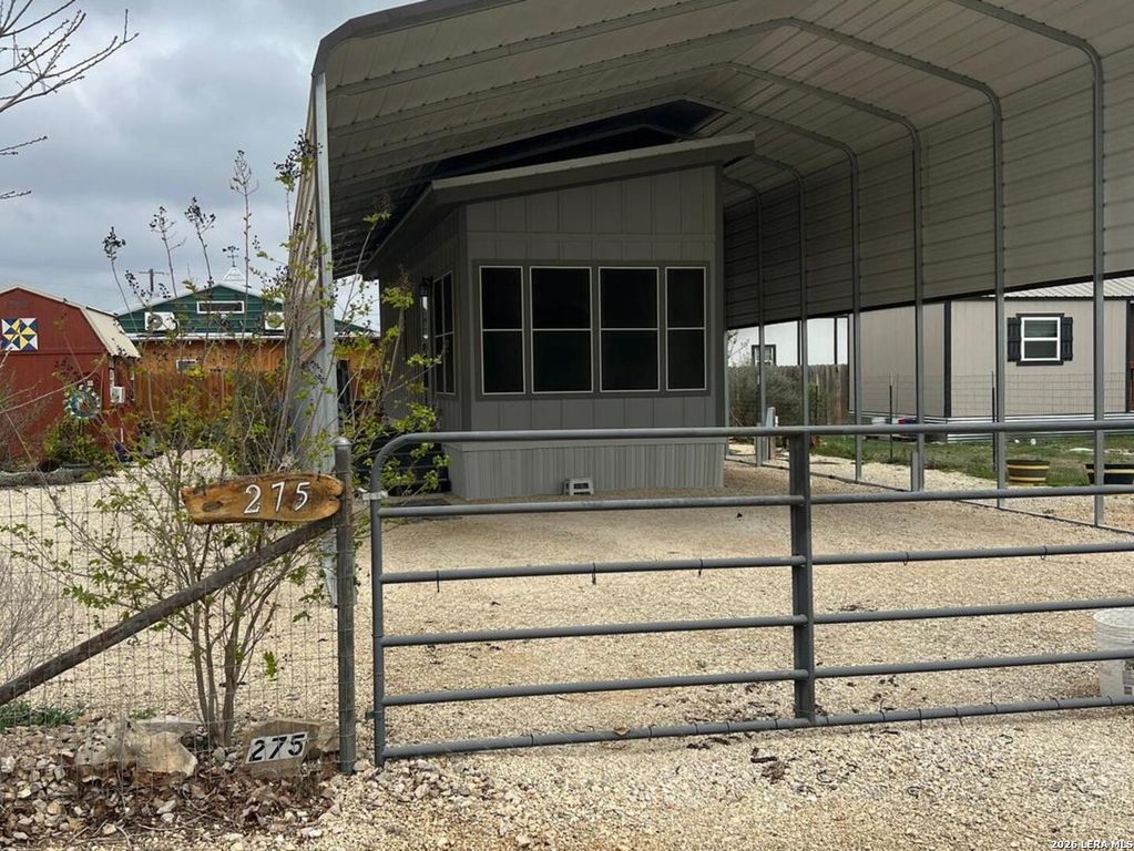 275 Siesta, Bandera, TX 78003