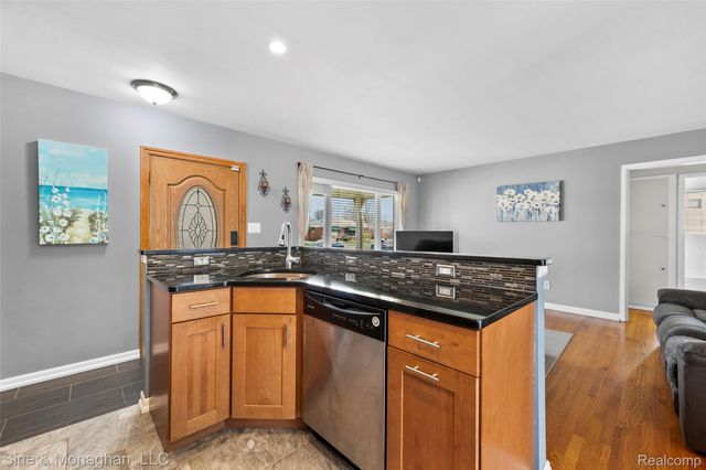 3903 Mark Orr Road, Royal Oak, MI 48073