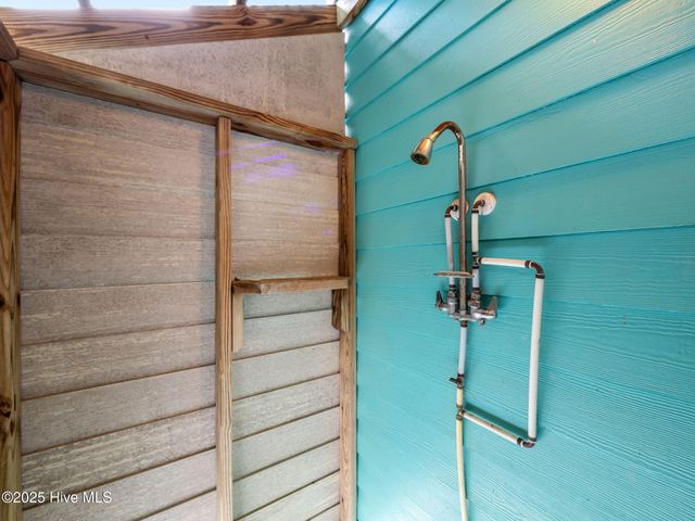 9902 Colonel Hanson Court, Emerald Isle, NC 28594