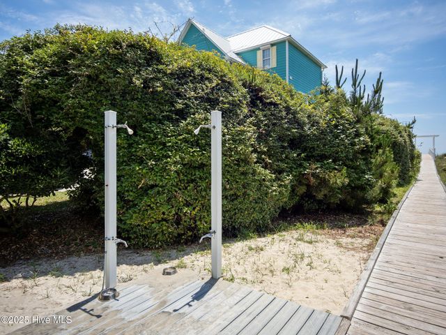 9902 Colonel Hanson Court, Emerald Isle, NC 28594