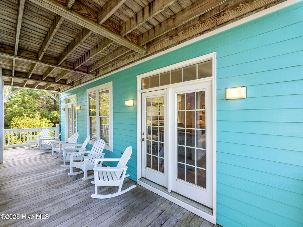 Image 17 of property listing at 9902 Colonel Hanson Court, Emerald Isle, NC 28594