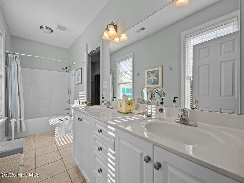 Image 26 of property listing at 9902 Colonel Hanson Court, Emerald Isle, NC 28594