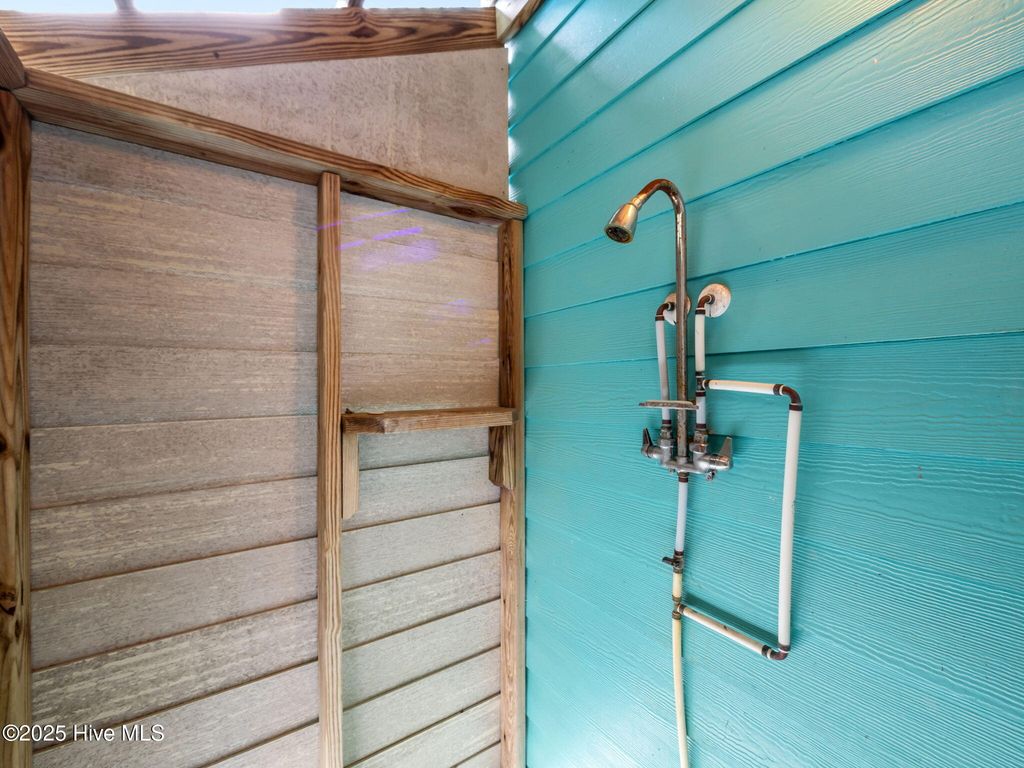 Image 41 of property listing at 9902 Colonel Hanson Court, Emerald Isle, NC 28594