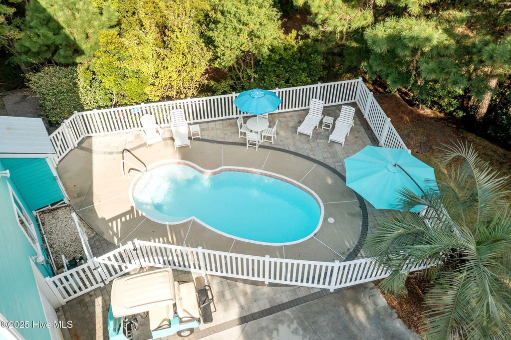 Image 6 of property listing at 9902 Colonel Hanson Court, Emerald Isle, NC 28594