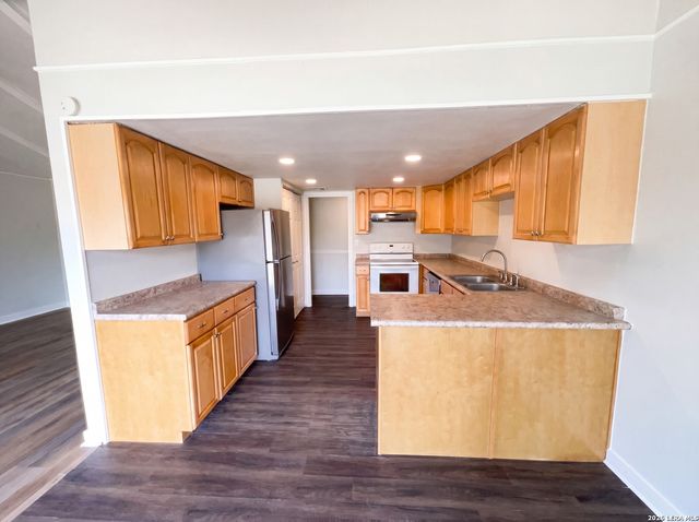 1154 S ELLISON DR, San Antonio, TX 78245