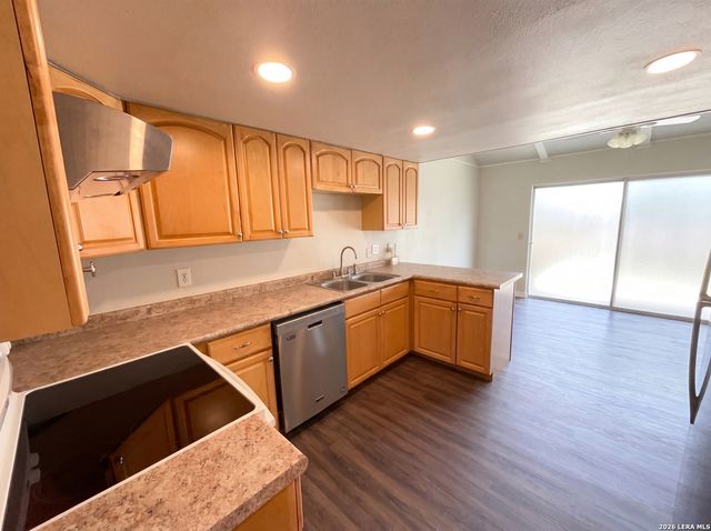 1154 S ELLISON DR, San Antonio, TX 78245