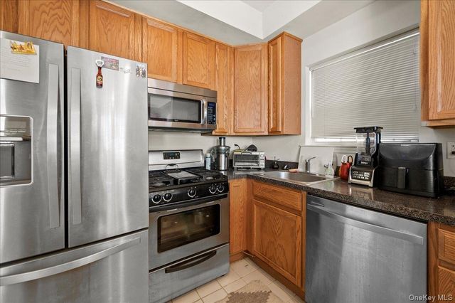 56 Heron Lane 393, Bronx, NY 10473