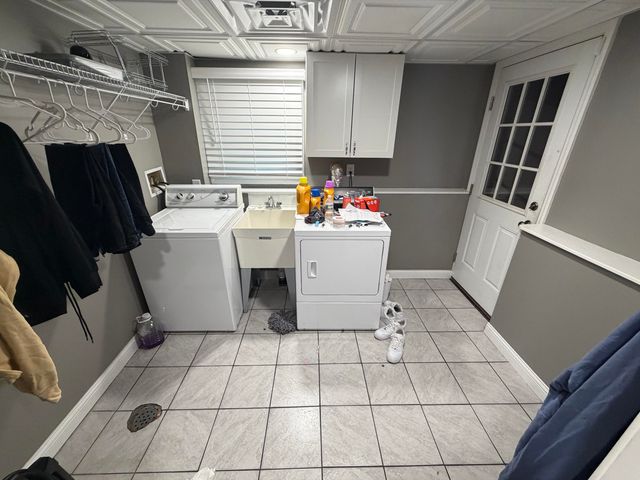 1325 W 75th Place, Merrillville, IN 46410