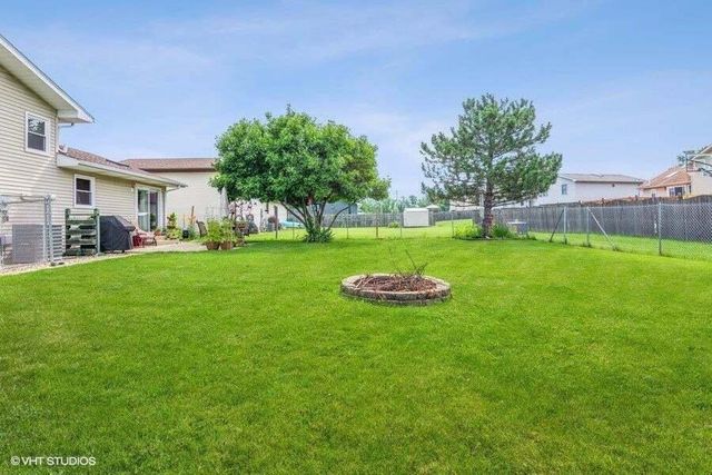 1325 W 75th Place, Merrillville, IN 46410