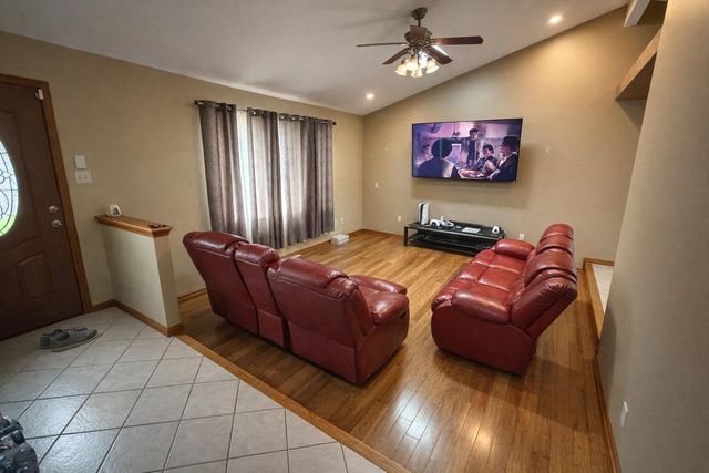 1325 W 75th Place, Merrillville, IN 46410