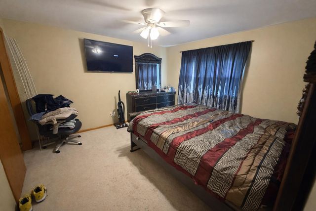 1325 W 75th Place, Merrillville, IN 46410