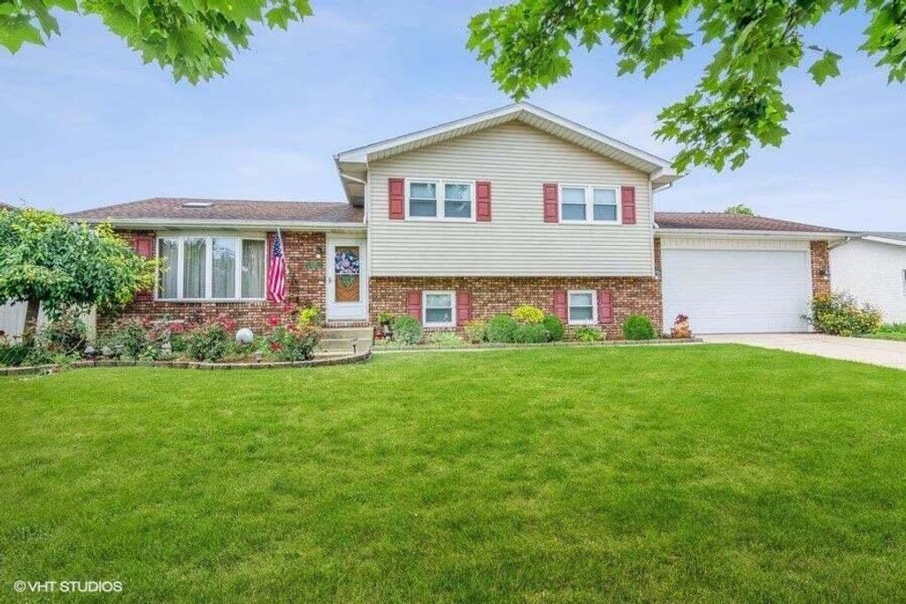 1325 W 75th Place, Merrillville, IN 46410