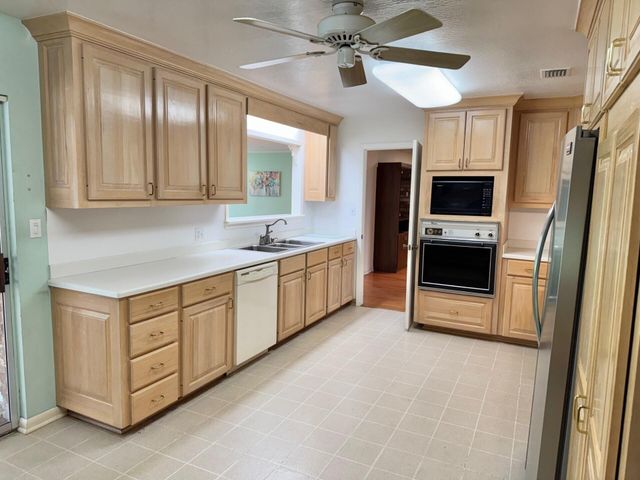 3008 Navajo Cir., Hattiesburg, MS 39402