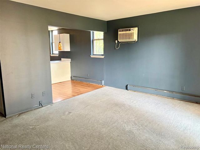 1669 Cass Lake Road D, Keego Harbor, MI 48320