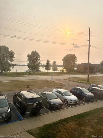 1669 Cass Lake Road D, Keego Harbor, MI 48320