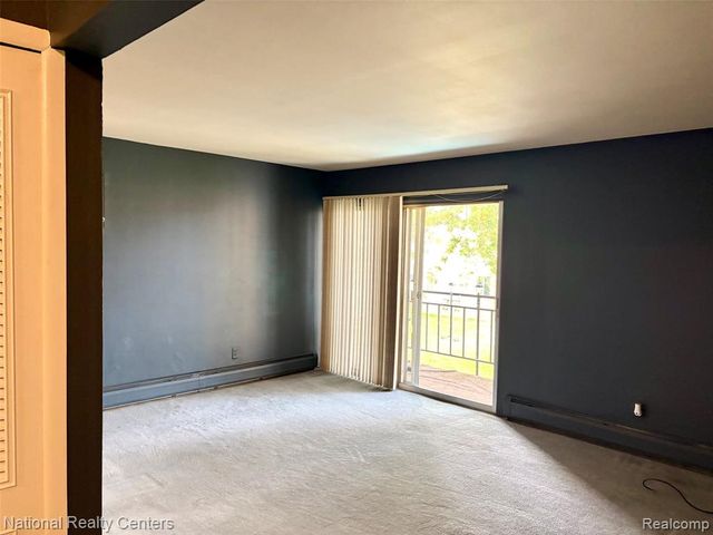 1669 Cass Lake Road D, Keego Harbor, MI 48320