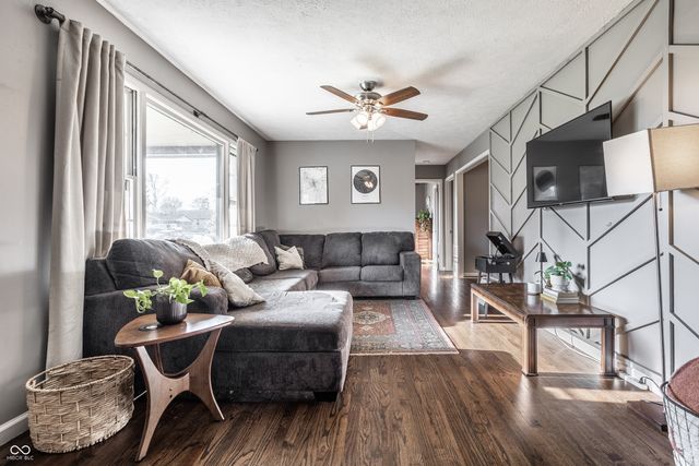 654 Sunset Boulevard, Greenwood, IN 46142