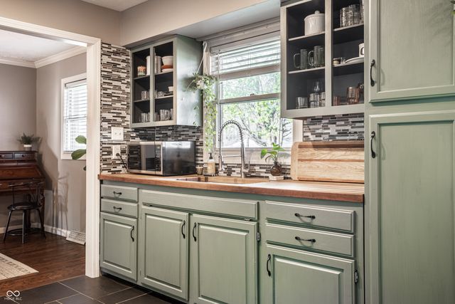 654 Sunset Boulevard, Greenwood, IN 46142