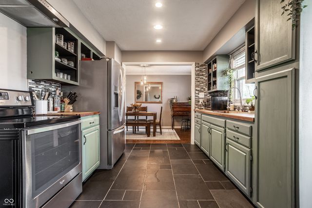 654 Sunset Boulevard, Greenwood, IN 46142
