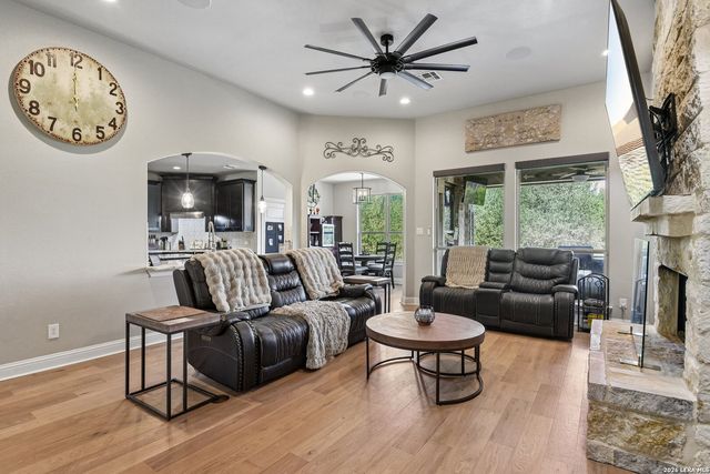 922 Santa Cruz Ln, New Braunfels, TX 78132
