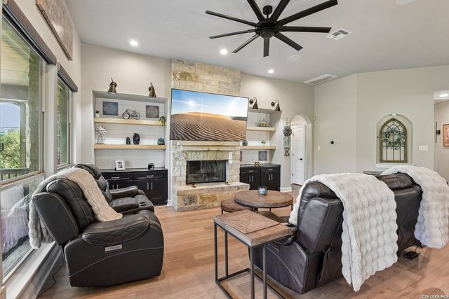 922 Santa Cruz Ln, New Braunfels, TX 78132