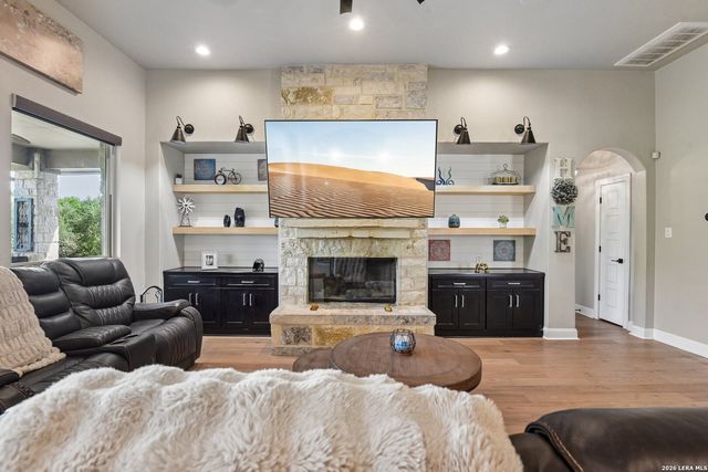 922 Santa Cruz Ln, New Braunfels, TX 78132