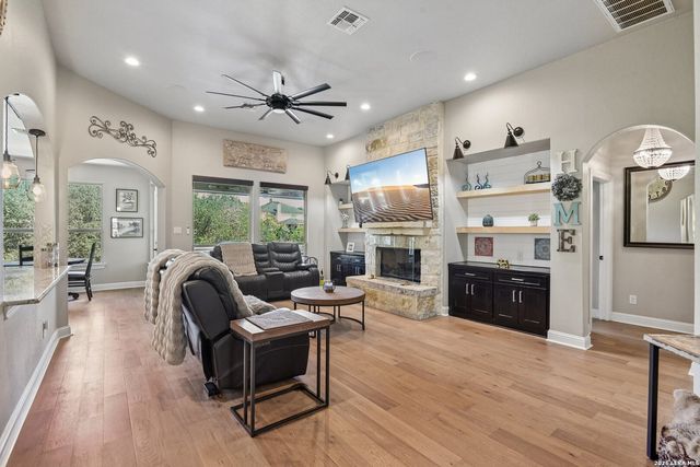 922 Santa Cruz Ln, New Braunfels, TX 78132