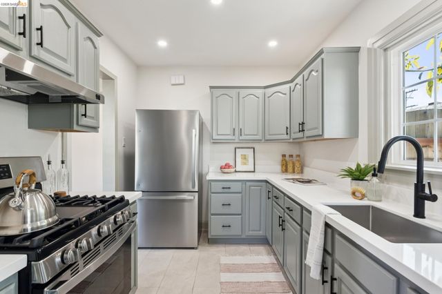 3215 FRUITVALE AVE, Oakland, CA 94602
