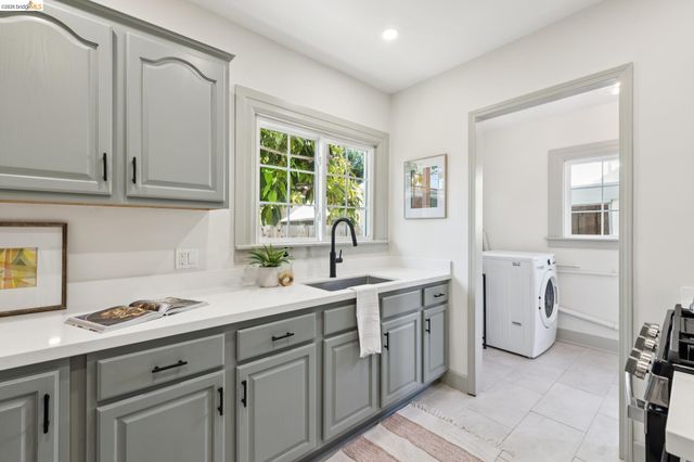 3215 FRUITVALE AVE, Oakland, CA 94602