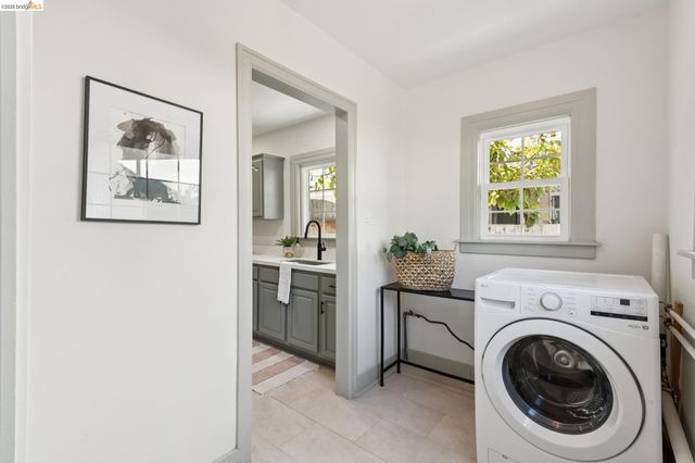 3215 FRUITVALE AVE, Oakland, CA 94602