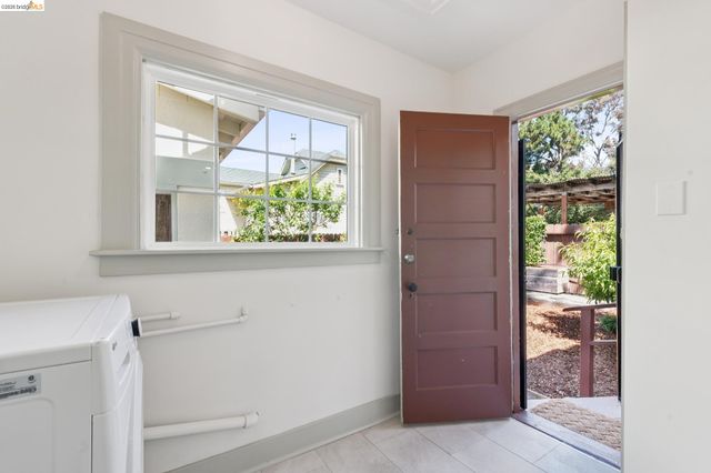 3215 FRUITVALE AVE, Oakland, CA 94602