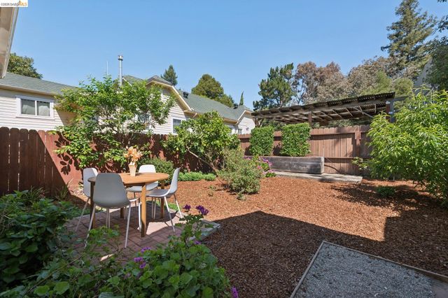 3215 FRUITVALE AVE, Oakland, CA 94602