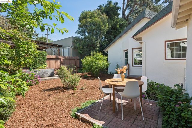 3215 FRUITVALE AVE, Oakland, CA 94602