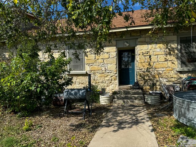 329 Fort Clark Rd, Brackettville, TX 78832