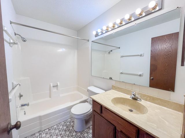 1000 41st Avenue NE 316, Columbia Heights, MN 55421