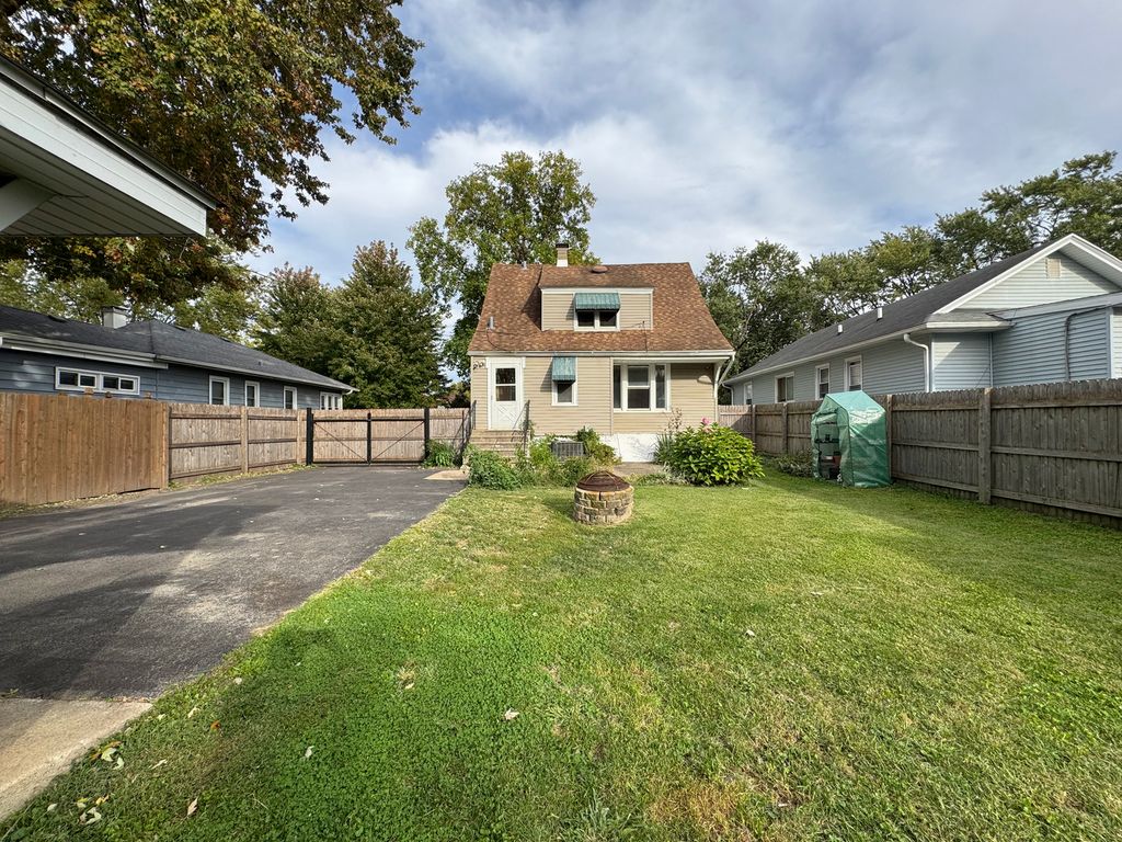 303 DAVISON Street, Joliet, IL 60433 — photo 2