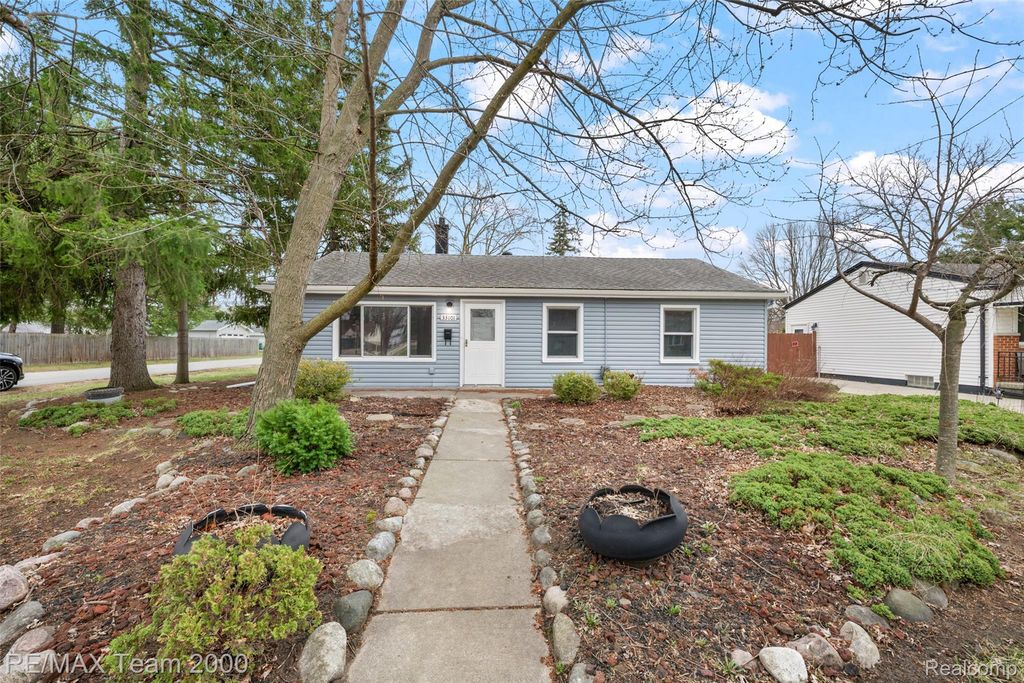 33101 Donnelly Street, Garden City, MI 48135
