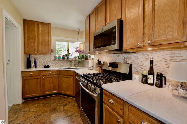 2606 Edgemont, Trenton, MI 48183