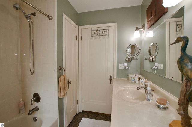 2606 Edgemont, Trenton, MI 48183