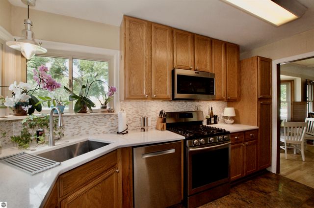 2606 Edgemont, Trenton, MI 48183