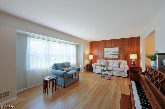 22 Maynard Rd, Franklin Twp., NJ 08873
