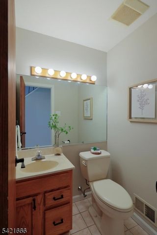22 Maynard Rd, Franklin Twp., NJ 08873