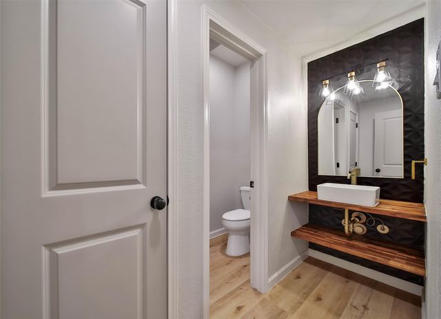 800 Country Place Drive 302, Houston, TX 77079