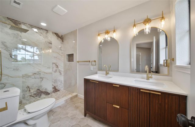 800 Country Place Drive 302, Houston, TX 77079