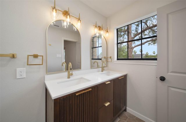 800 Country Place Drive 302, Houston, TX 77079