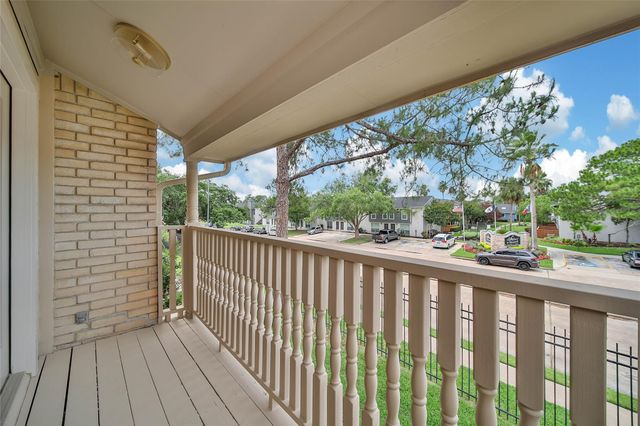 800 Country Place Drive 302, Houston, TX 77079