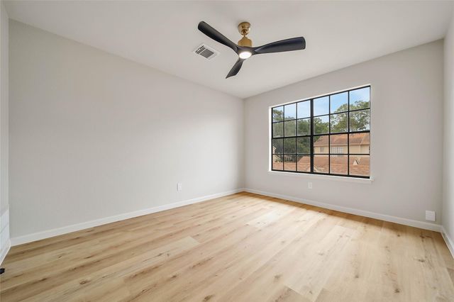 800 Country Place Drive 302, Houston, TX 77079