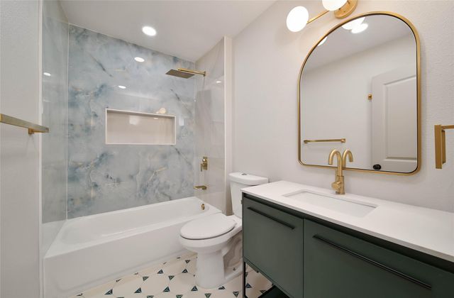 800 Country Place Drive 302, Houston, TX 77079